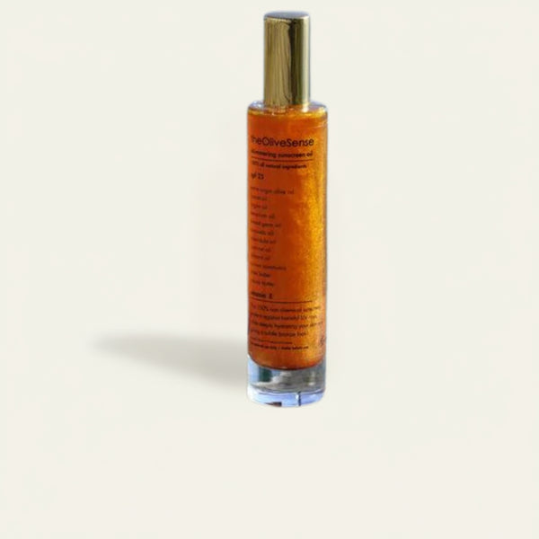 Glass bottle with Shimmering sunscreen oil with vitamin E & mica – SPF 25