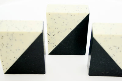Activated Charcoal, White clay ,Poppy seed  & Silk